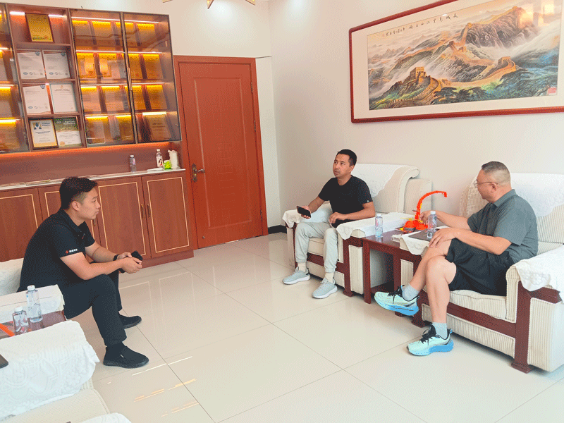 ¡Bienvenidos amigos extranjeros a visitar nuestra empresa y solicitar máquinas! ¡Bienvenidos amigos extranjeros a visitar nuestra empresa y solicitar máquinas!