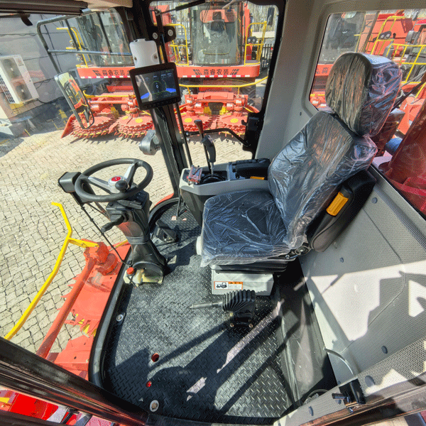 Máquina cosechadora de ensilaje autopropulsada de cuatro rodillos con alimentación horizontal, 320 Hp, potencia diésel y toma de fuerza, de alta calidad y gran éxito de ventas, para granja